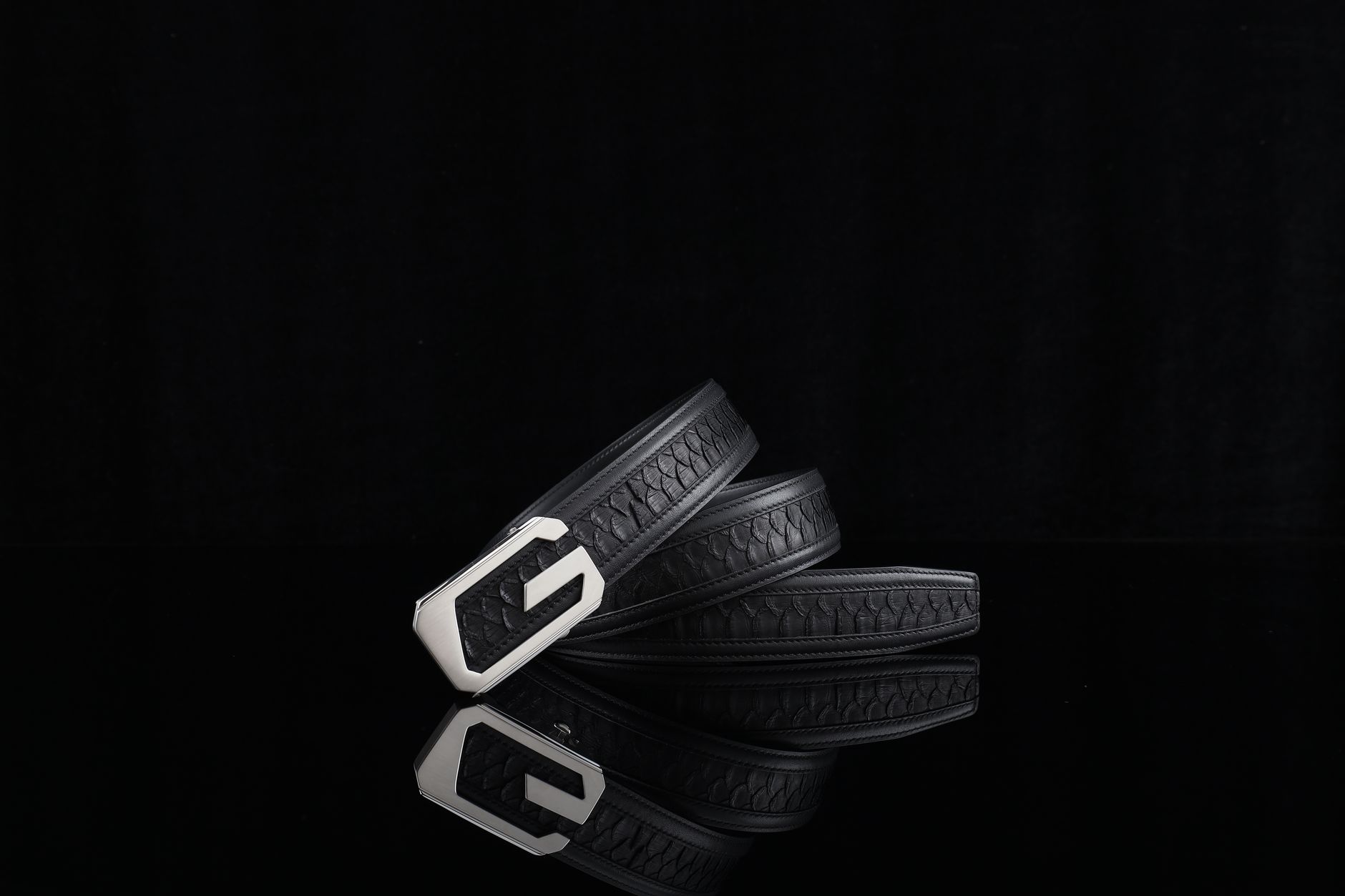 How to Style a Gucci Belt: Complete Guide