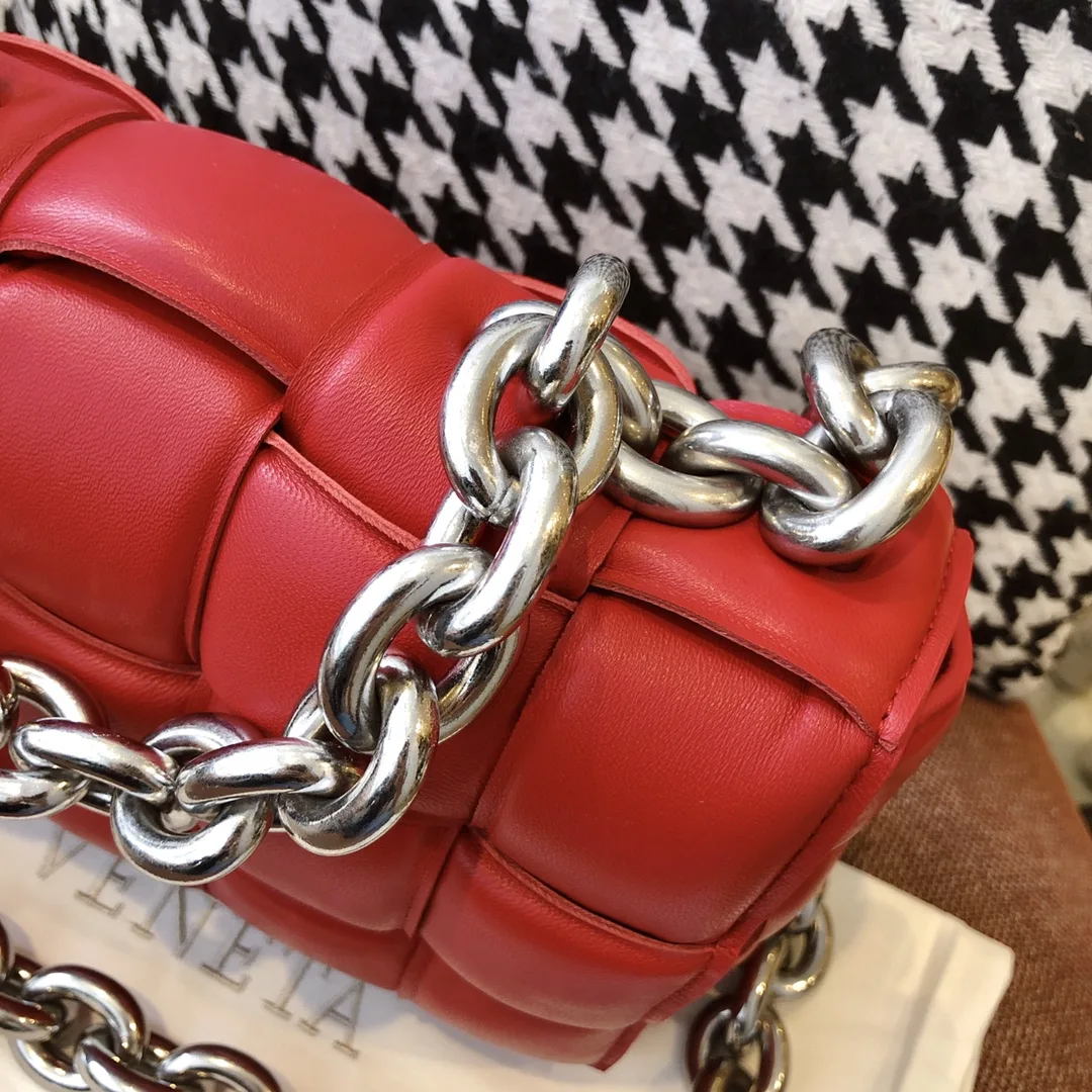 Bottega Veneta Chain Cassette Red - Image 4