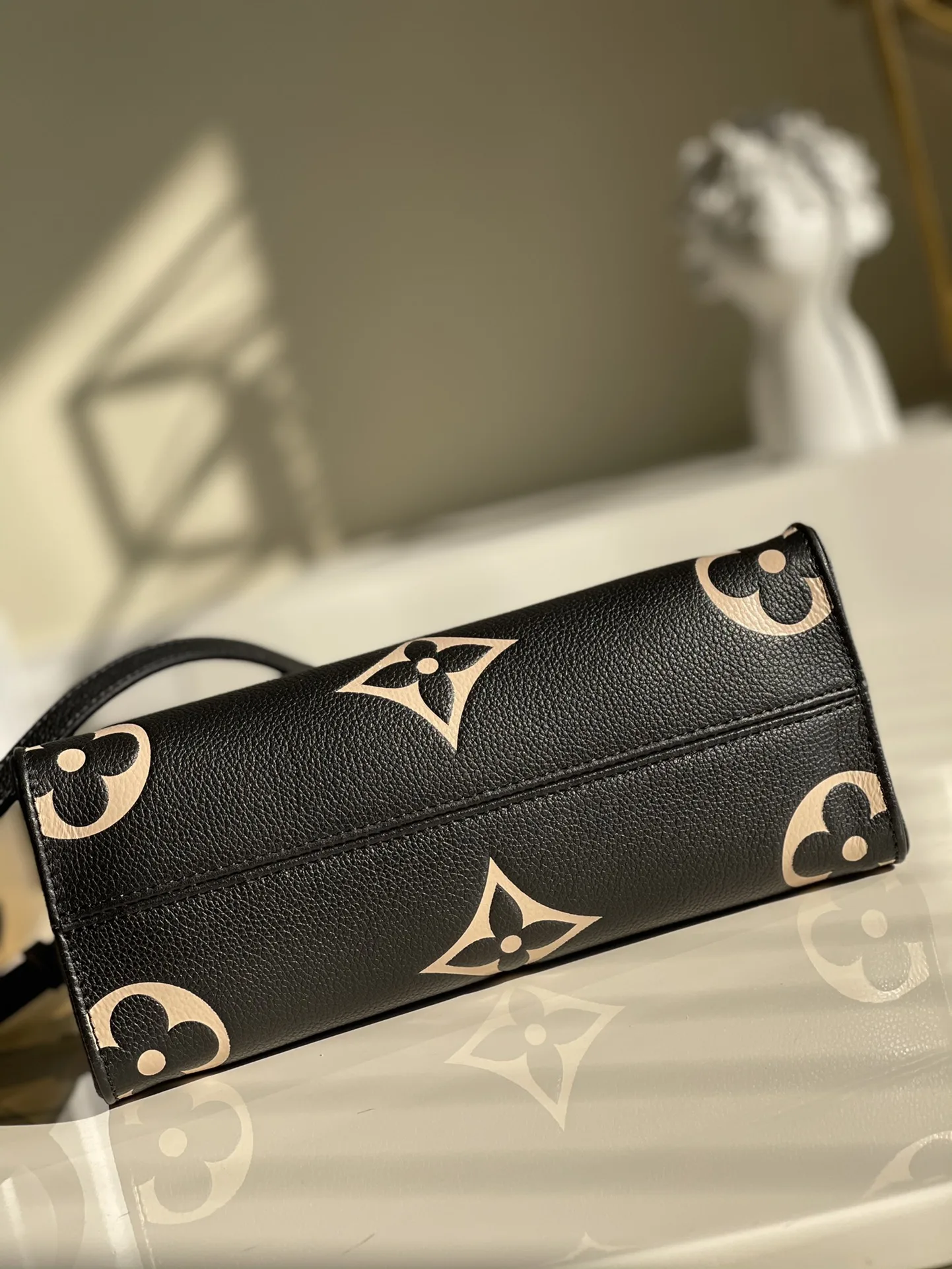 Louis Vuitton OnTheGo PM Tote Bag / Black Gold Hardware - Image 6