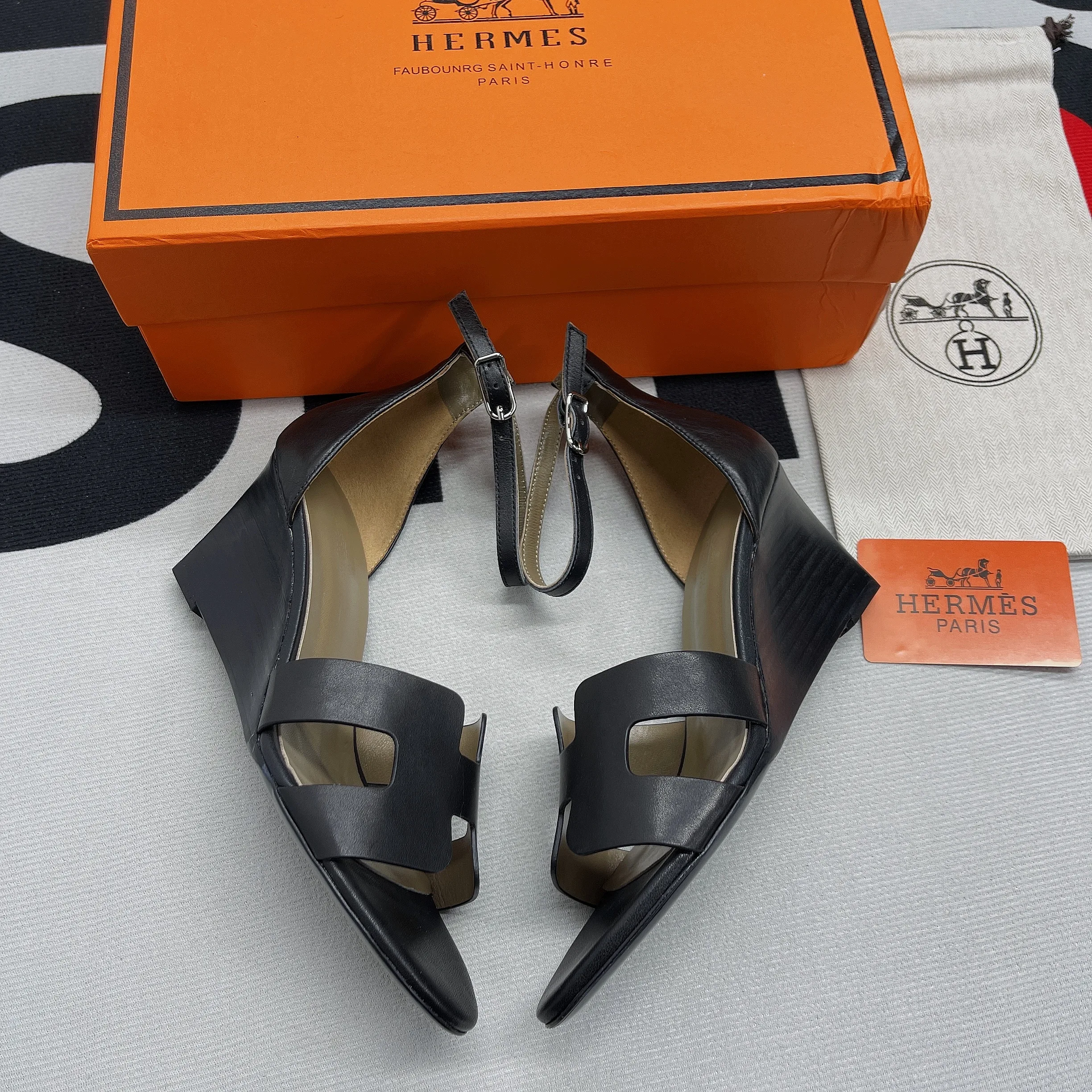 Hermes Legend Sandals Calfskin Leather Spring/Summer Collection Noir - Image 9