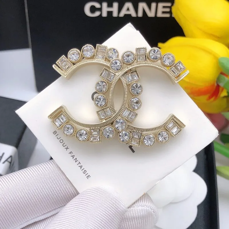 22AW Brooch Gold Tone - Image 4