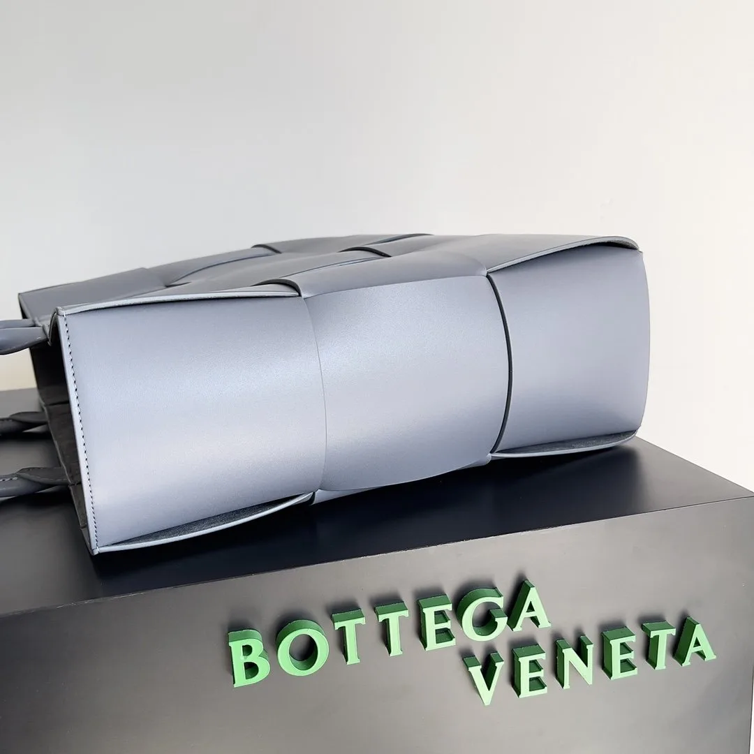 Alternative view of Bottega Veneta Large Arco Tote Bag Grey