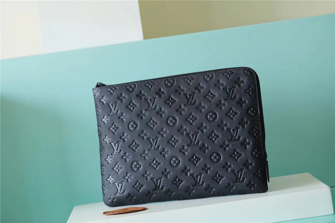 Louis Vuitton MM Etui De Voyage Taurillon Monogram - Image 4