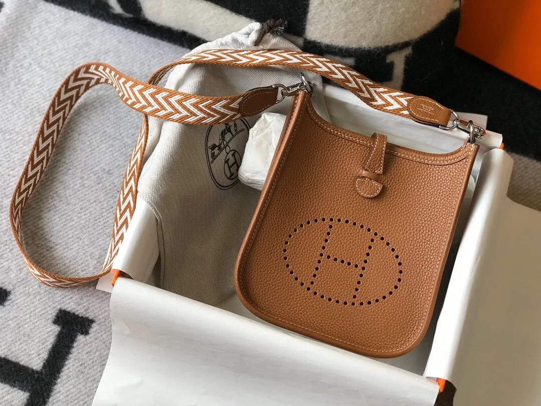 Hermes Evelyne 16 Amazone Shoulder Bag / Brown Palladium Hardware - Image 5