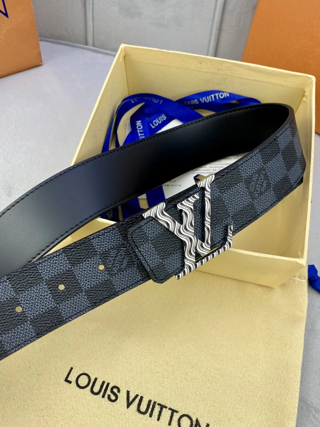 Louis Vuitton Metropole LV Belt Black LV Women - Image 6
