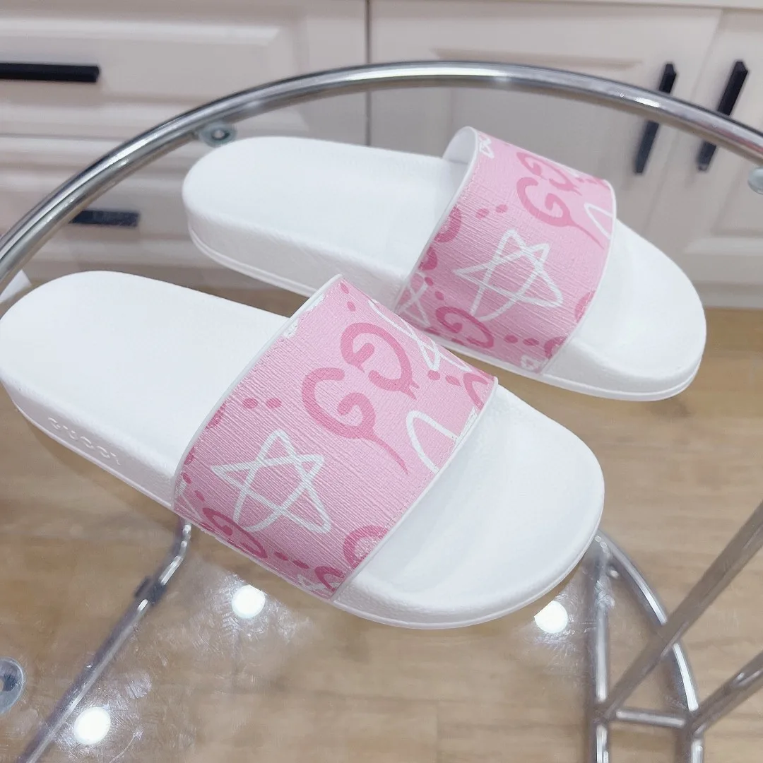 Gucci Women’s GG Stars Print Slide Sandal Pink And White - Image 4