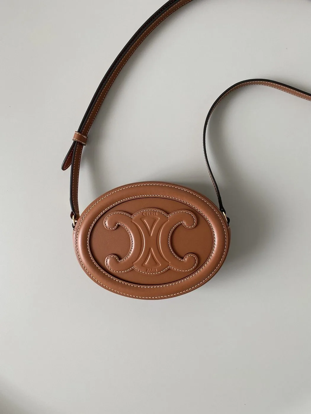 Comprehensive Guide to the Celine Crossbody Oval Purse Cuir Triomphe