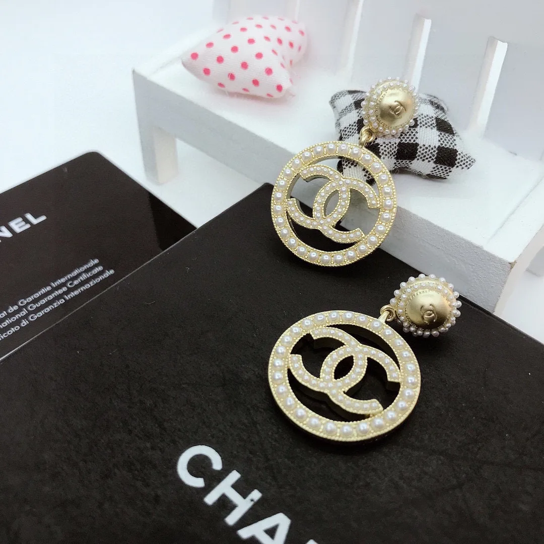 Chanel Brooch Gold-toned Hardware - Image 7