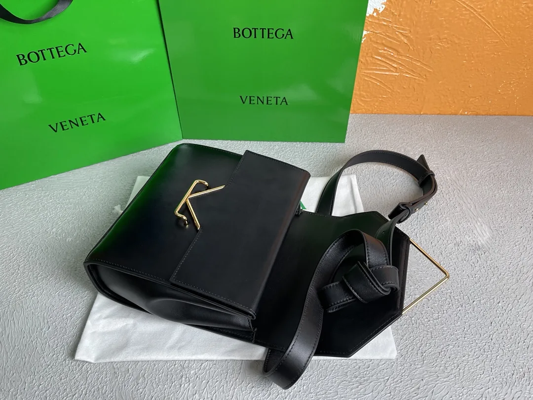Bottega Veneta Clip Bag Black - Image 3