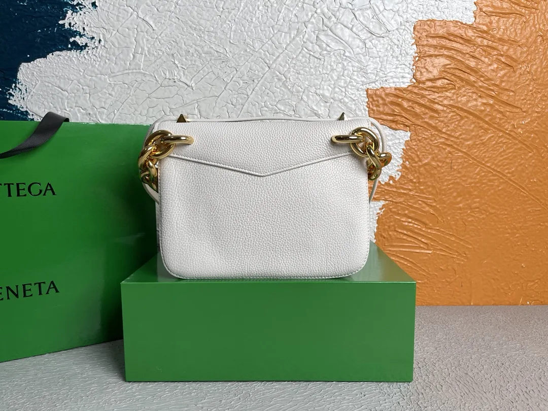 Bottega Veneta Mount White - Image 3