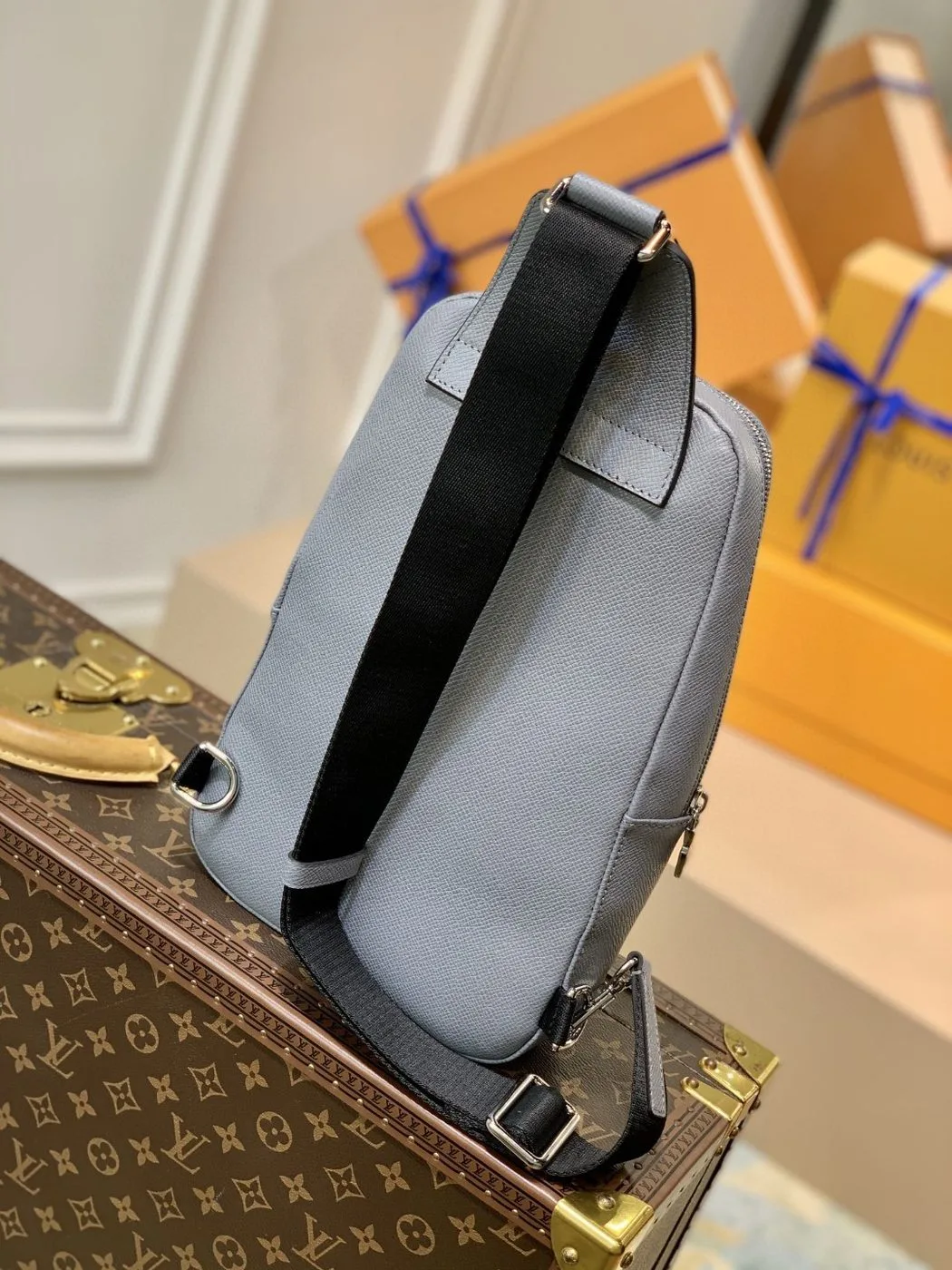 Louis Vuitton Avenue Sling Bag Taiga Grey - Image 3