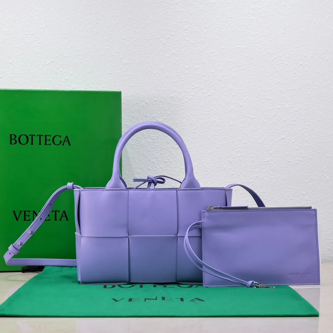 Comprehensive Guide to the Mini Arco Tote Bag by Bottega Veneta