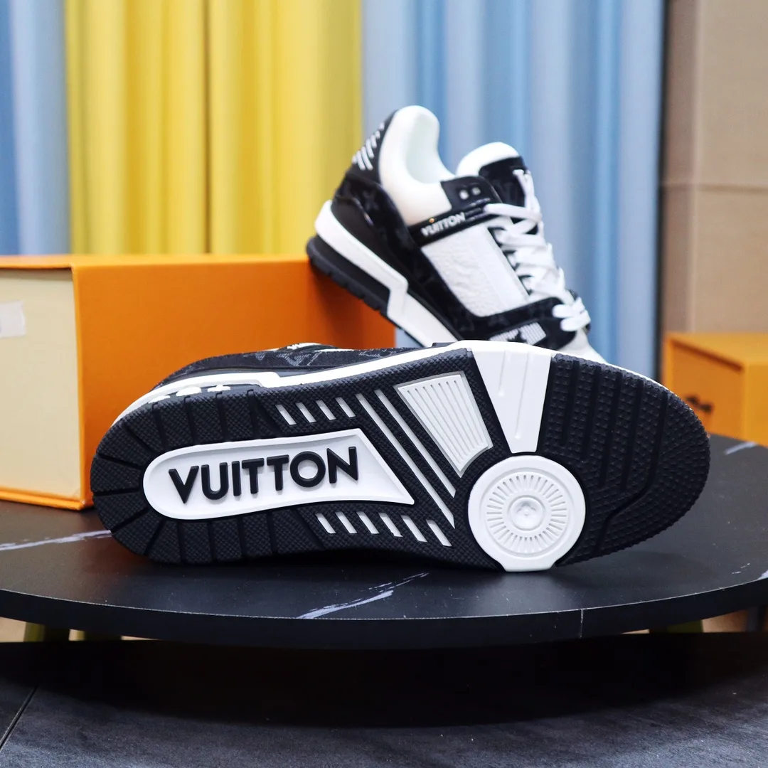Louis Vuitton Trainer Sneaker Mix Of Materials Black/White - Image 3