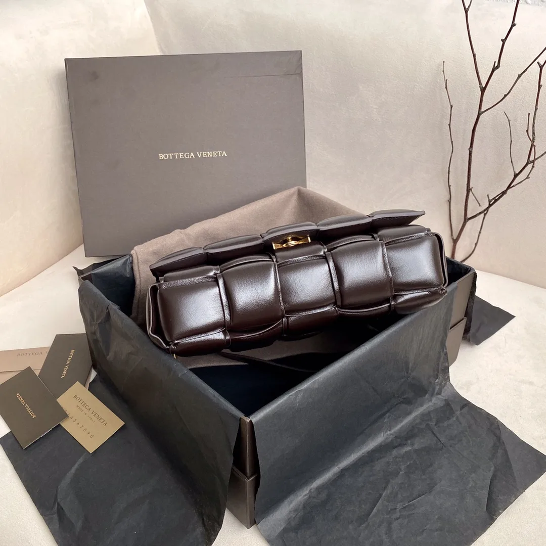 Bottega Veneta Padded Cassette Bag / In Fondant - Image 4