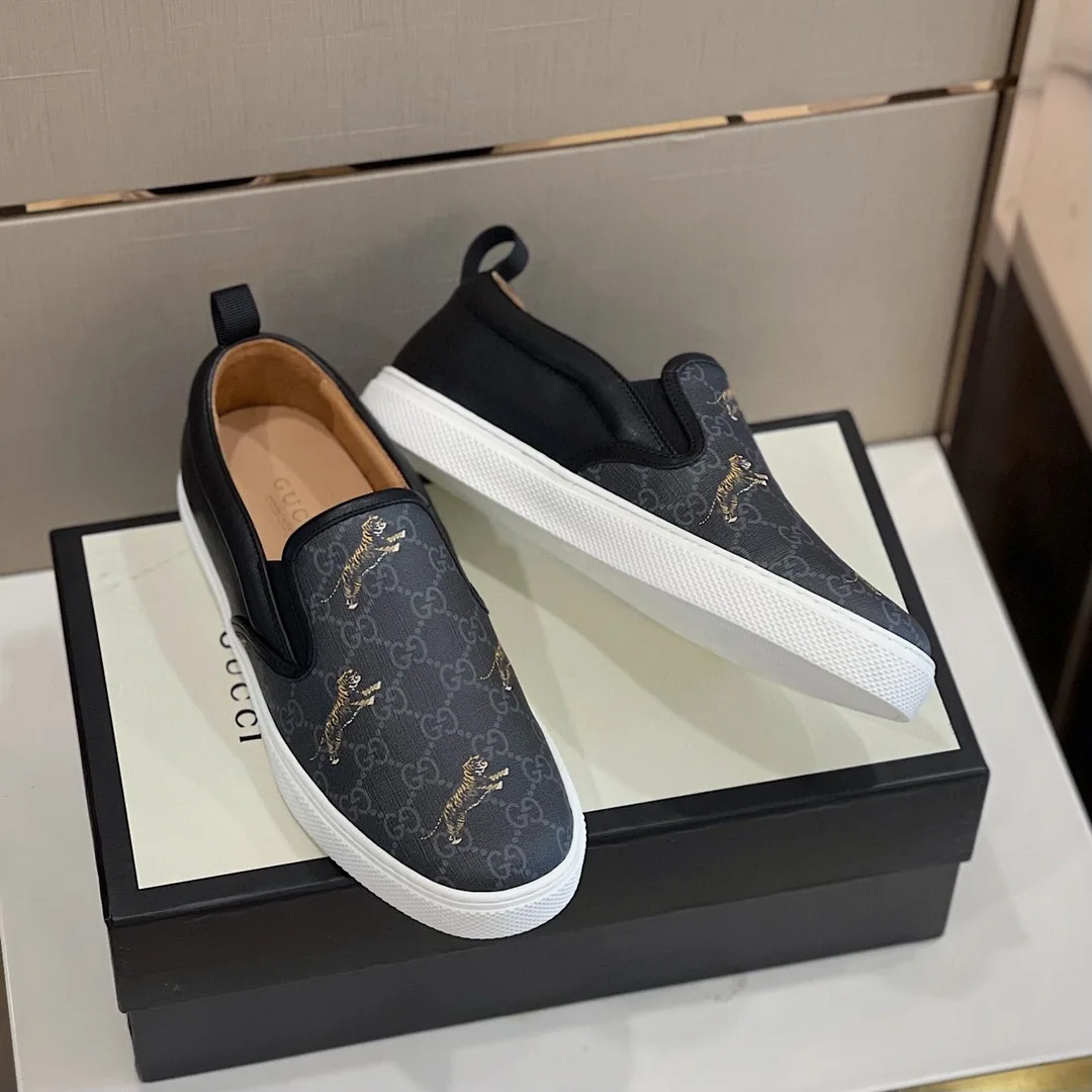 Gucci Men’s Ace GG Supreme Slip-On With Tigers Printed Black - Image 4