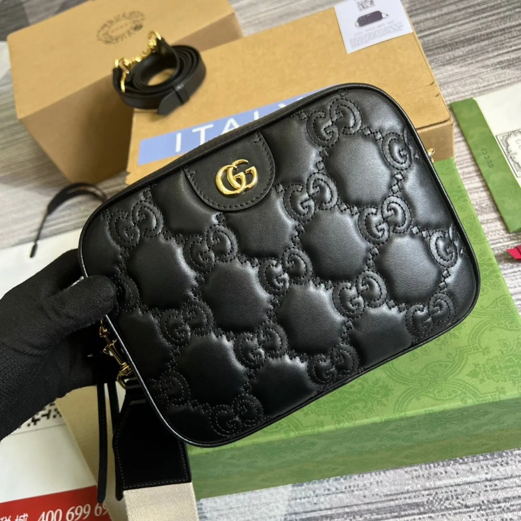 Gucci Matelasse Shoulder Bag Black - Image 3