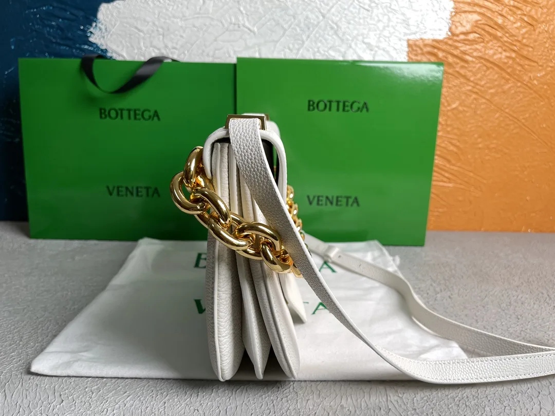 Alternative view of Bottega Veneta Mount White