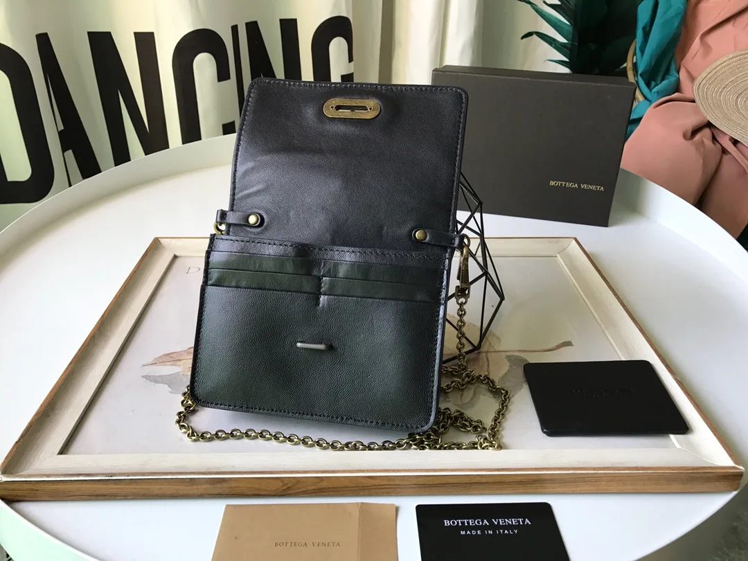 Bottega Veneta Crossbody Black - Image 3