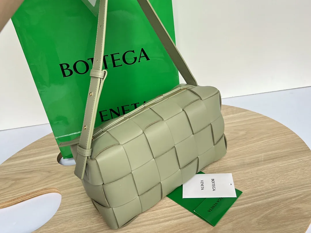 Alternative view of Bottega Veneta Brick Cassette Beige