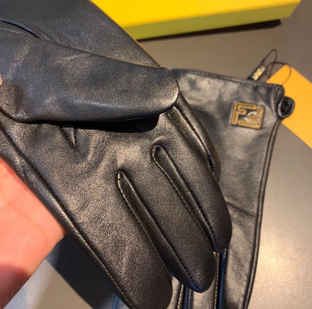 Fendi Gloves In Black - Image 7