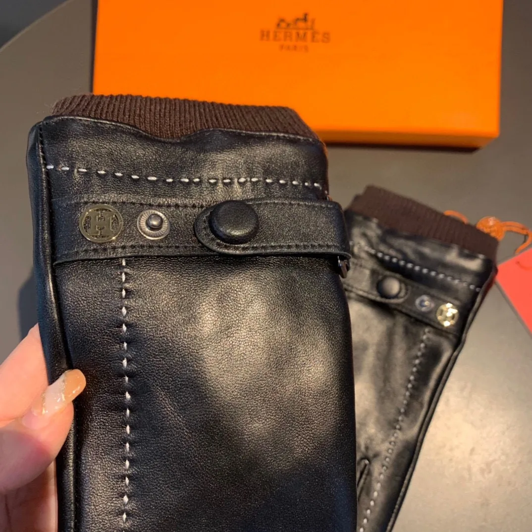Hermes Soya Gloves In Black - Image 4