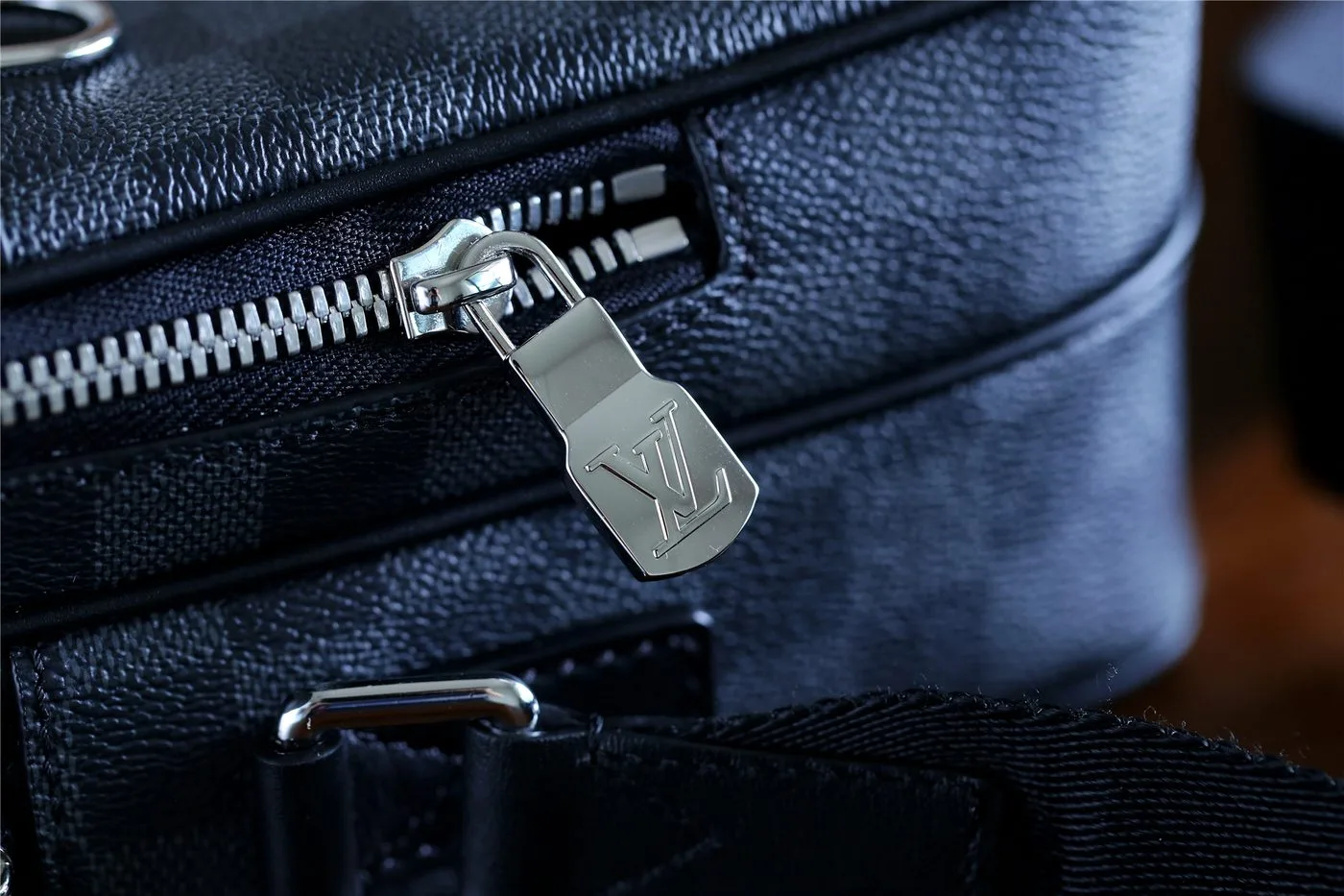 Alternative view of Louis Vuitton Trocadero Messenger NM PM Damier Graphite