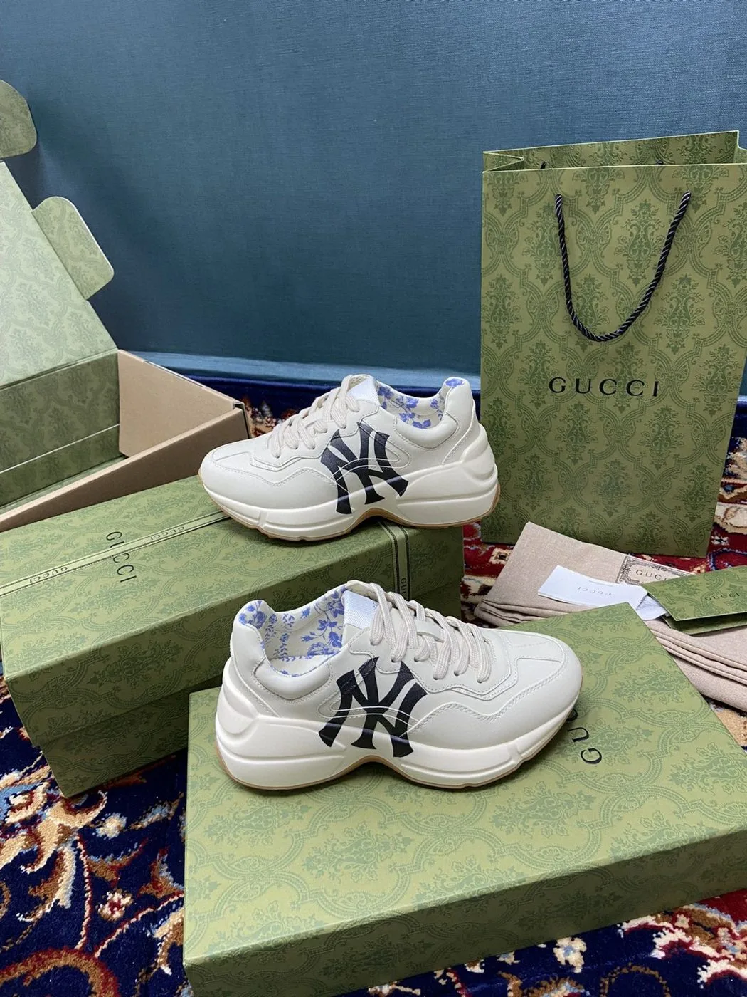 Gucci Men’s Rhyton Sneaker GG With NY Yankess White Ivory - Image 4