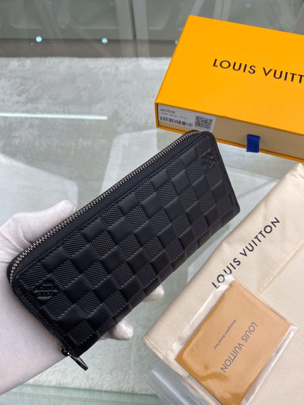 Louis Vuitton Zippy Wallet Vertical Damier Infini - Image 3