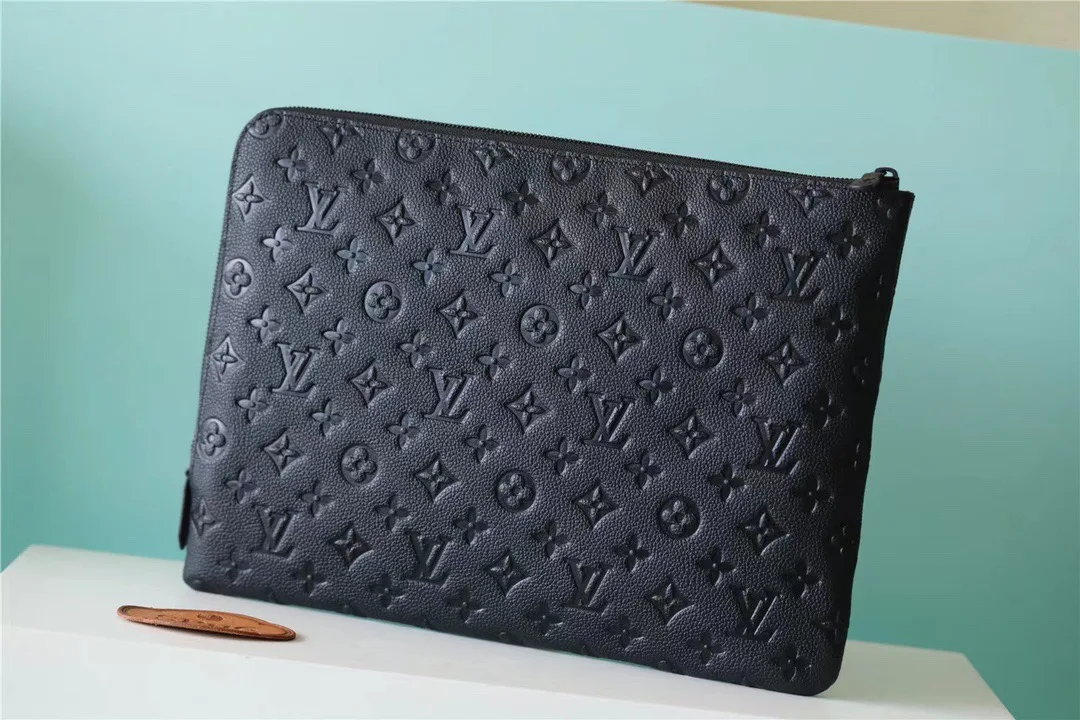 Louis Vuitton MM Etui De Voyage Taurillon Monogram - Image 5