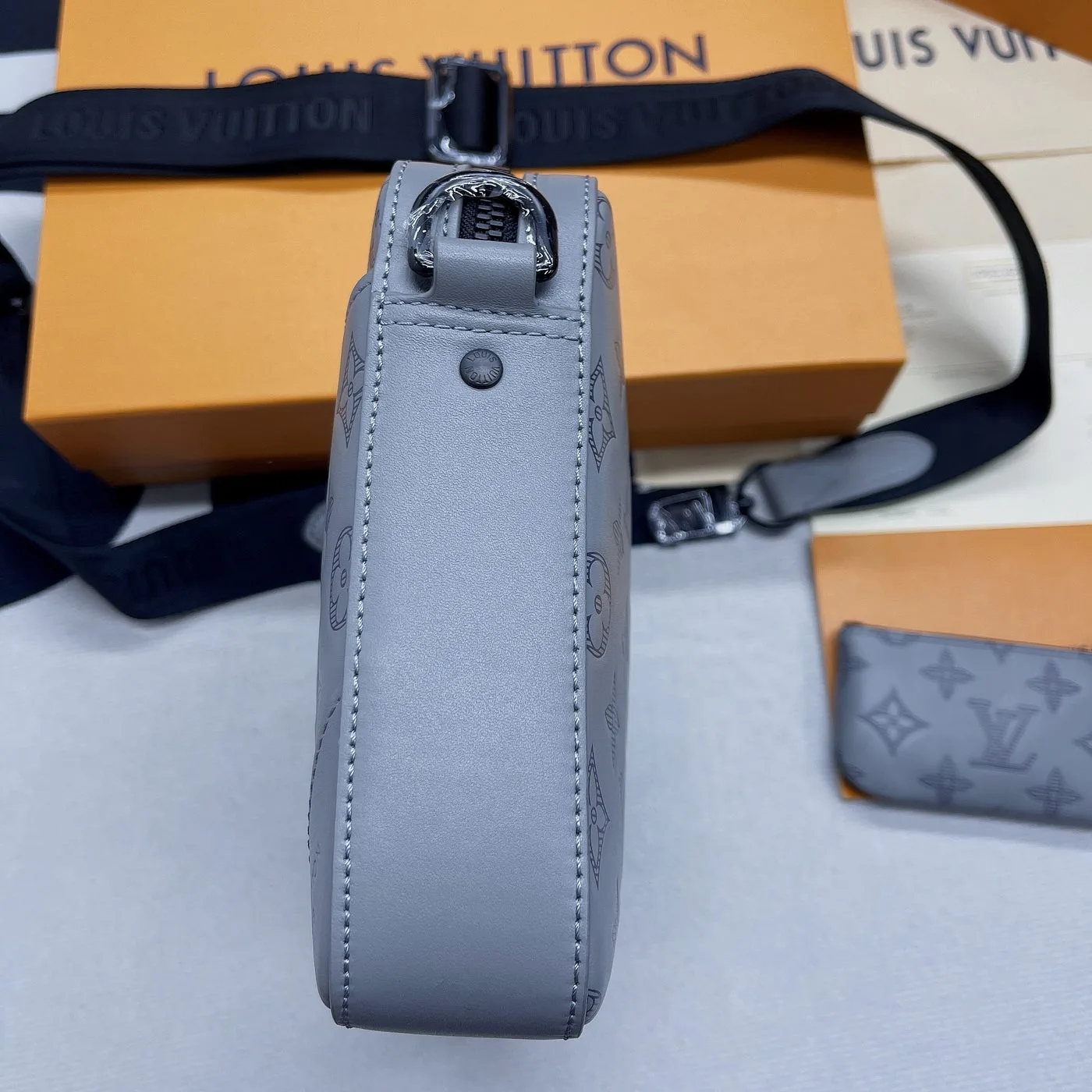 Louis Vuitton Duo Messenger Monogram Shadow Anthracite Gray - Image 3