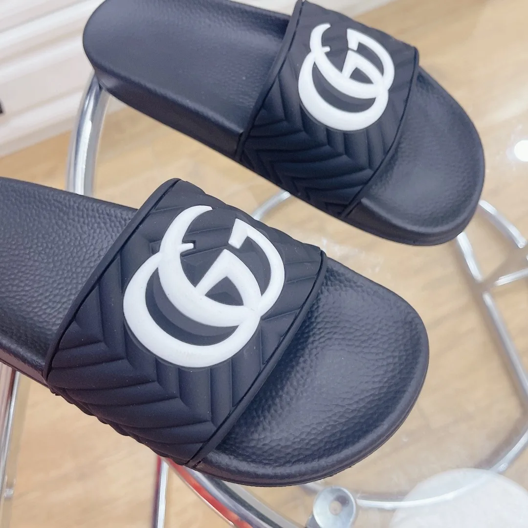 Gucci Women’s Quilted GG Rubber Slide Black And White - Image 4