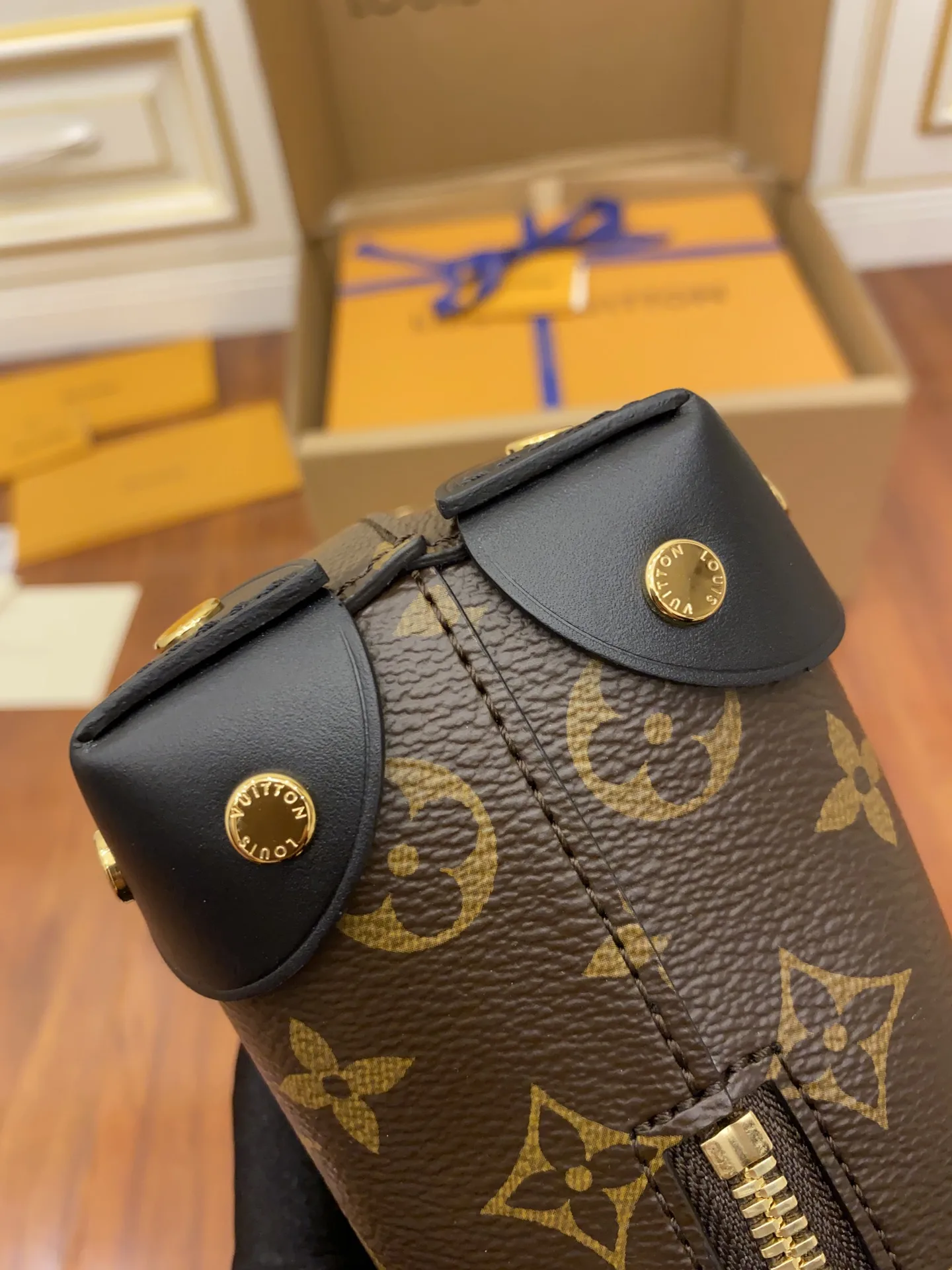 Louis Vuitton Handle Bags Brown - Image 6