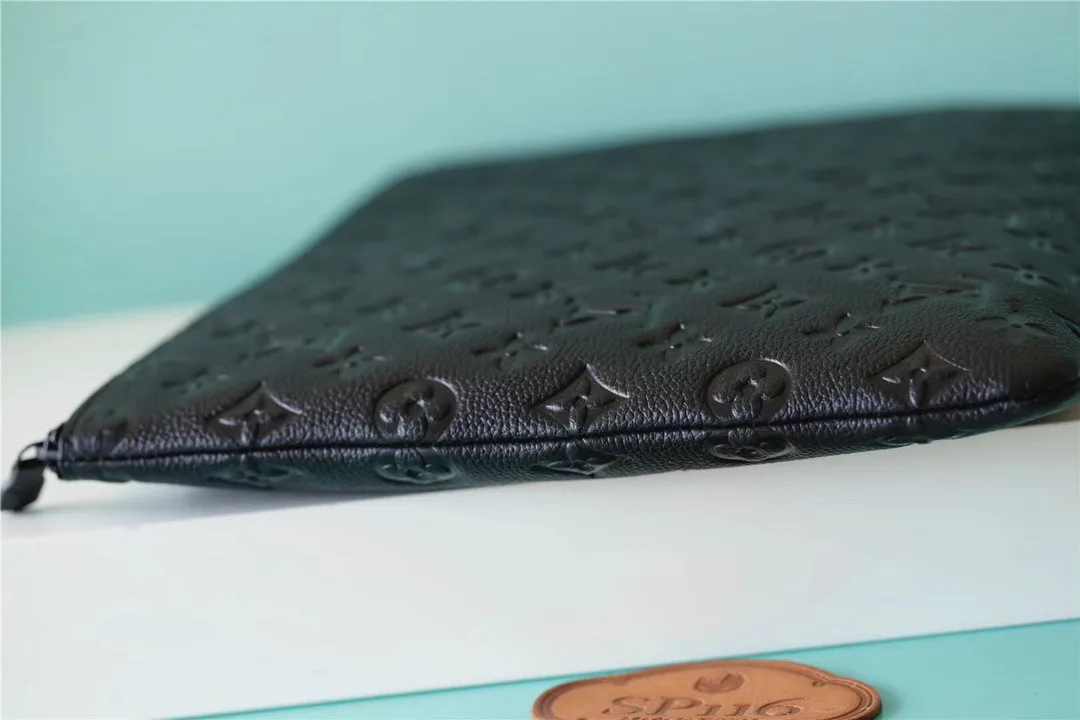 Louis Vuitton MM Etui De Voyage Taurillon Monogram - Image 3
