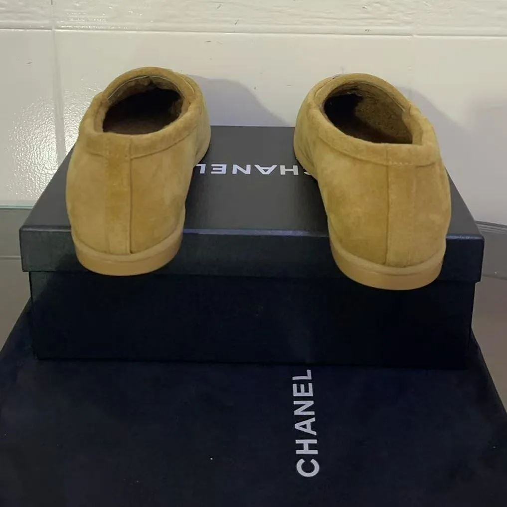 Chanel Shearling Lined Suede Loafers - Size 38EU - 7US - Image 4