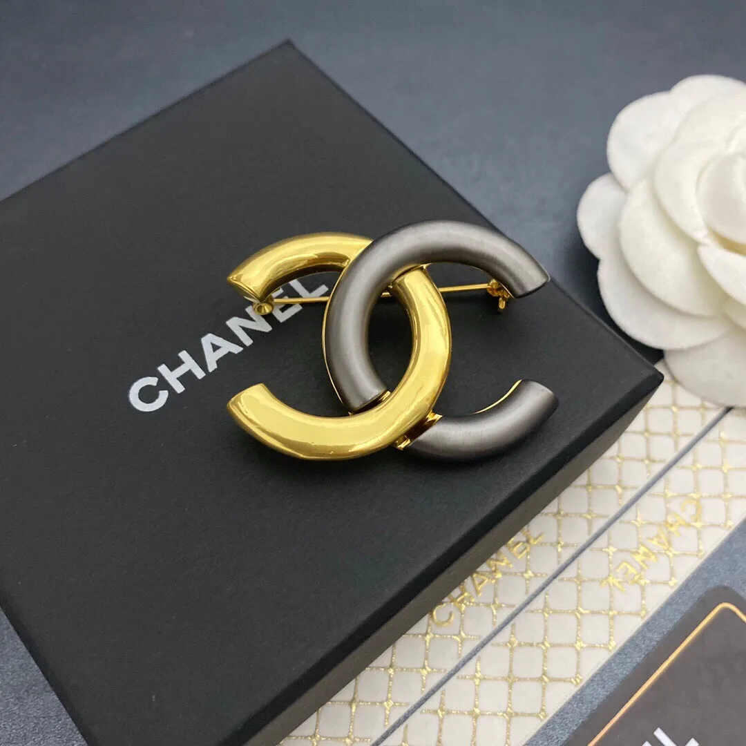 Chanel Brooch Gold-toned - Image 5