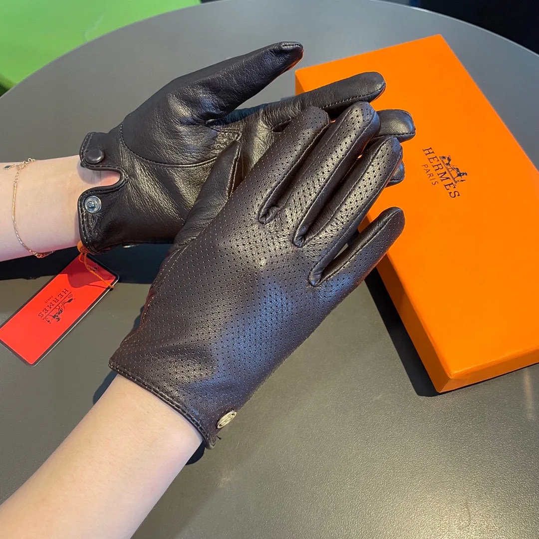 Hermes Soya Gloves In Dark Purple - Image 6