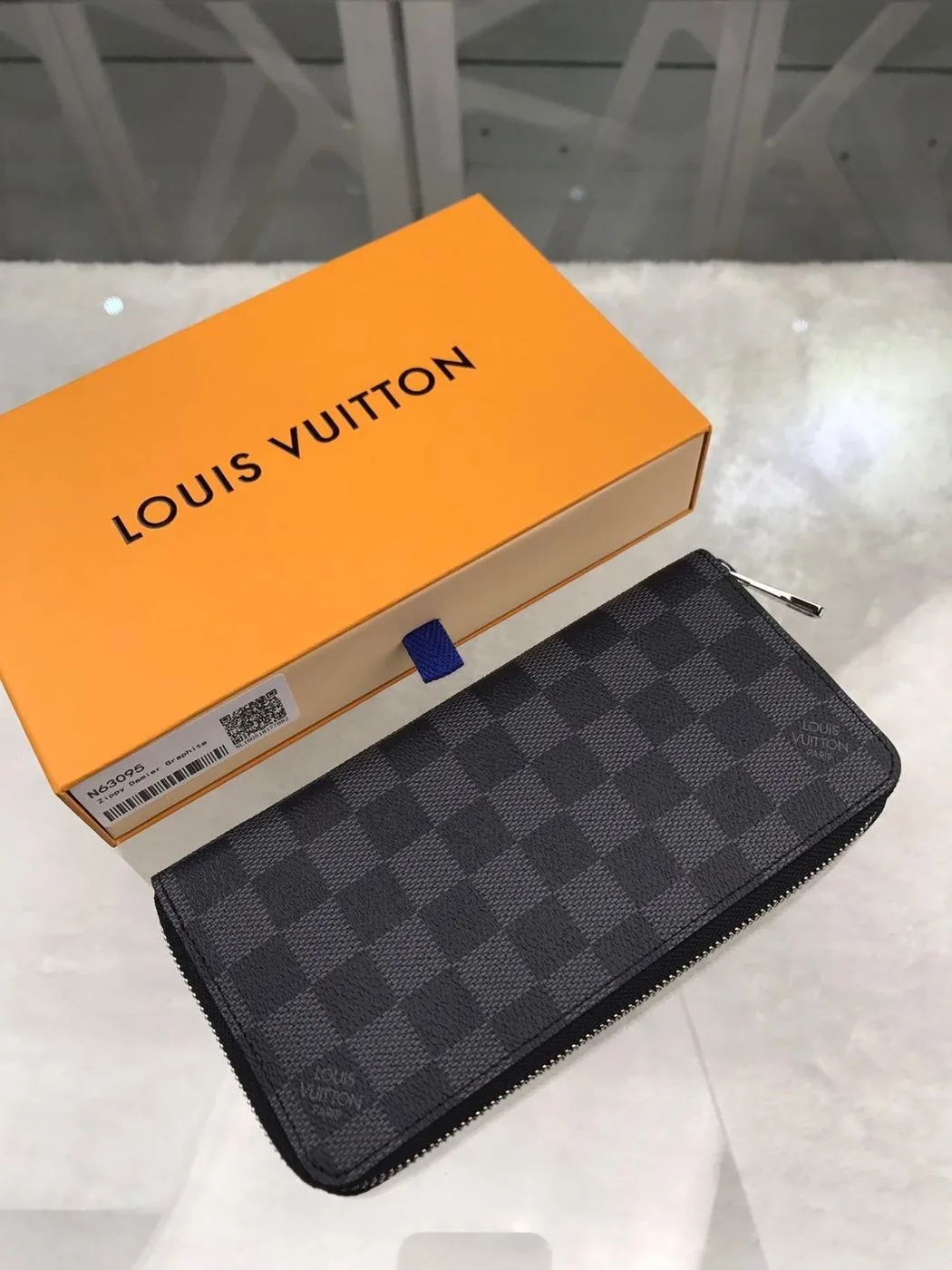 Alternative view of Louis Vuitton Zippy Wallet Vertical Damier Graphite Canvas