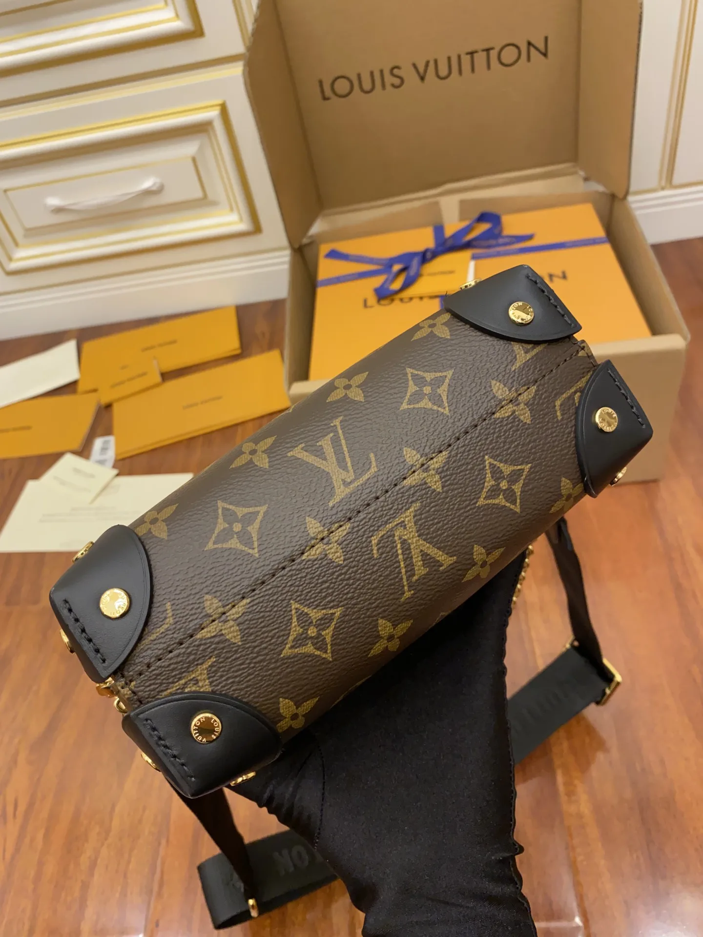 Alternative view of Louis Vuitton Handle Bags Brown