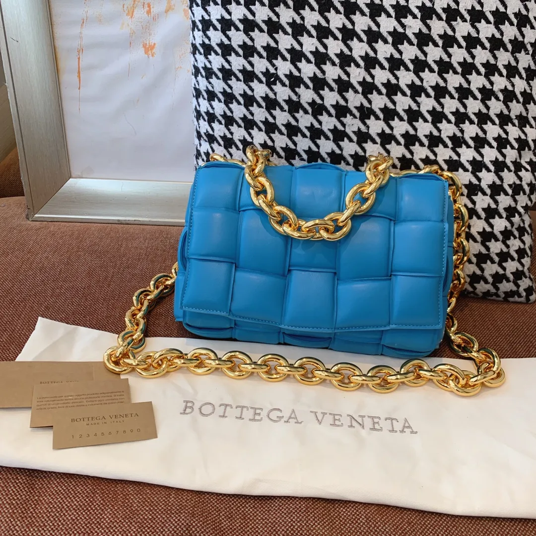 Alternative view of Bottega Veneta Chain Cassette Blue