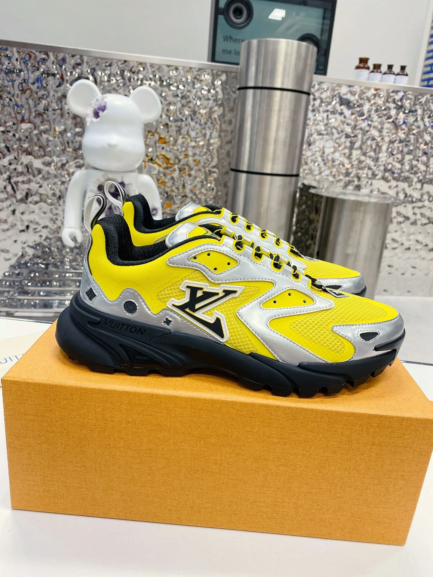 Louis Vuitton Men’s LV Runner Tatic Sneaker Yellow - Image 9