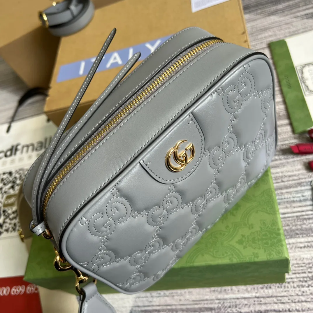 Gucci Matelasse Shoulder Bag Grey - Image 4
