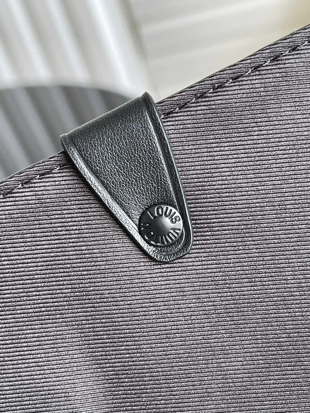 Louis Vuitton Trunk Messenger Taurillon Monogram Black - Image 3