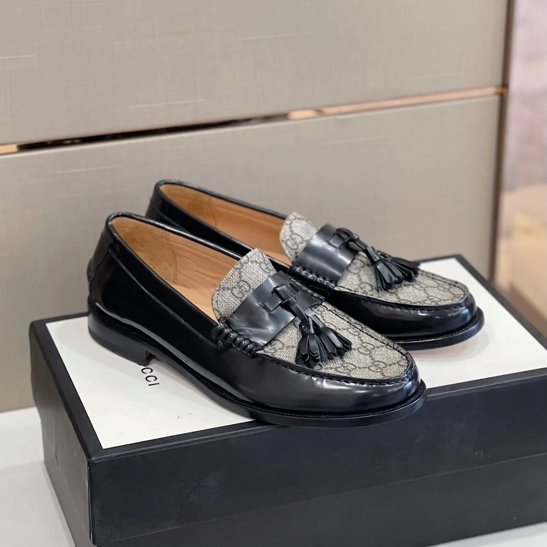 Gucci Men’s GG Loafers Horsebit With Tassel Black And Beige - Image 4