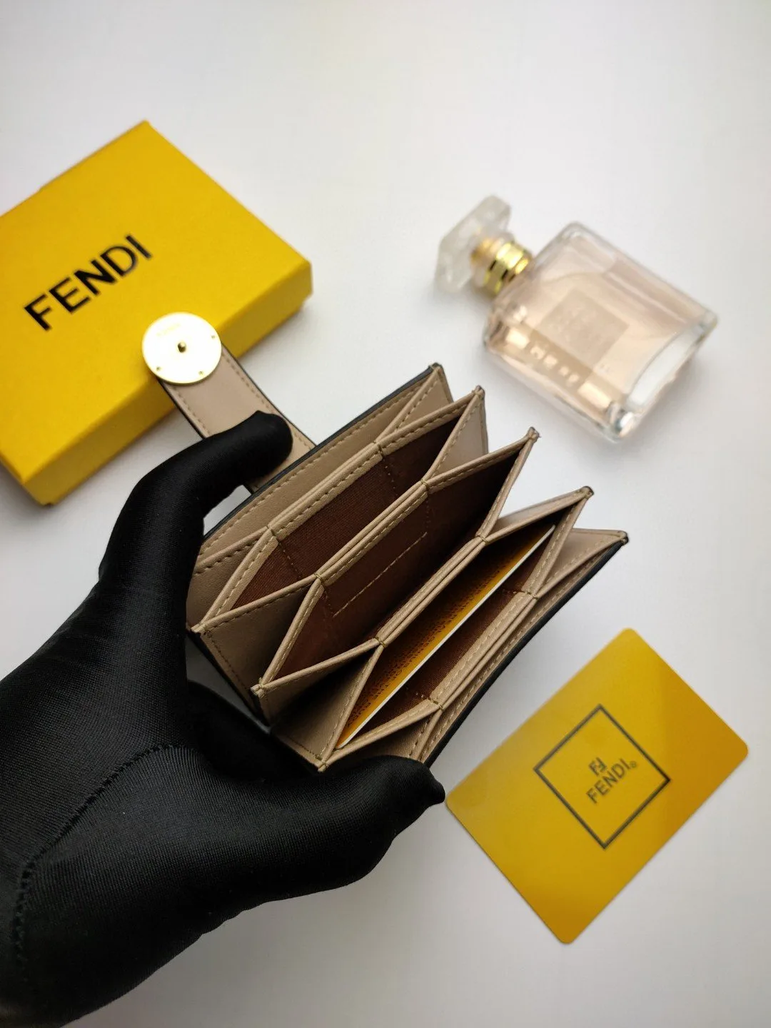 Fendi Card Holder Light Grey With Light Grey Gusseted Card Holder / FF 8M0301A18BF0E65 - Image 7