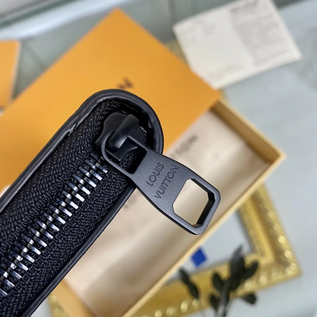 Louis Vuitton Zippy Wallet Trunk Monogram Eclipse - Image 4
