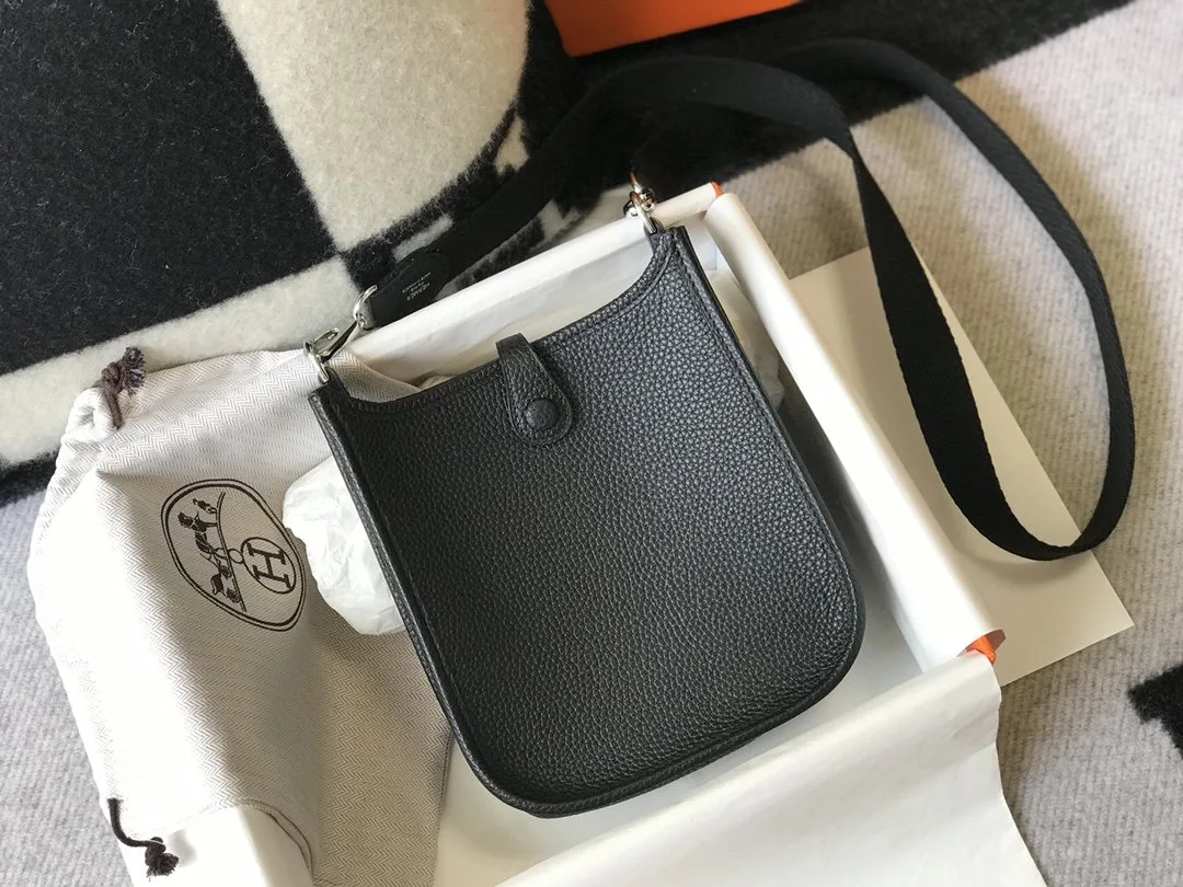 Hermes Evelyne 16 Amazone Shoulder Bag / Black Palladium Hardware - Image 9
