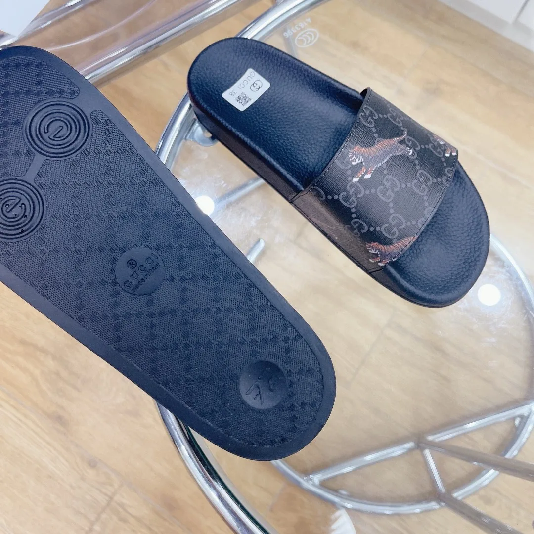 Gucci Women’s GG Supreme Slide Tiger Black - Image 4