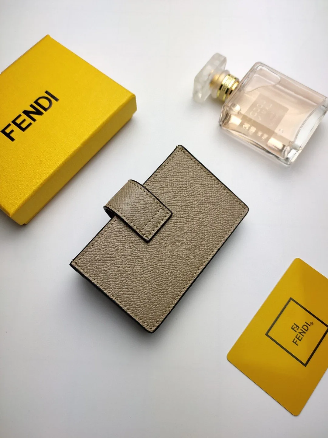 Fendi Card Holder Light Grey With Light Grey Gusseted Card Holder / FF 8M0301A18BF0E65 - Image 4