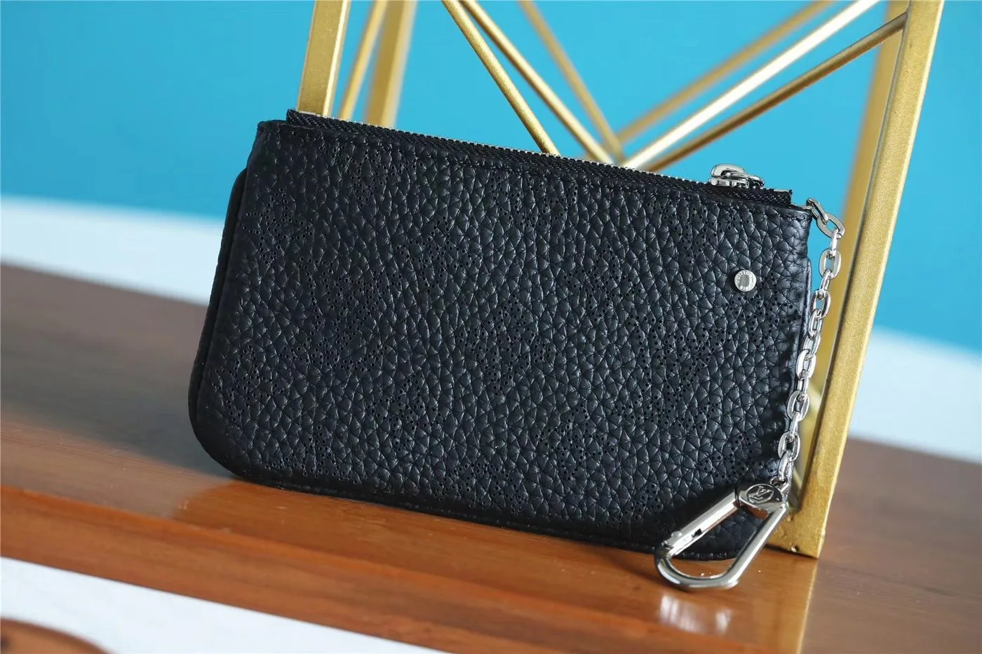 Louis Vuitton Key Pouch Mahina Black - Image 6