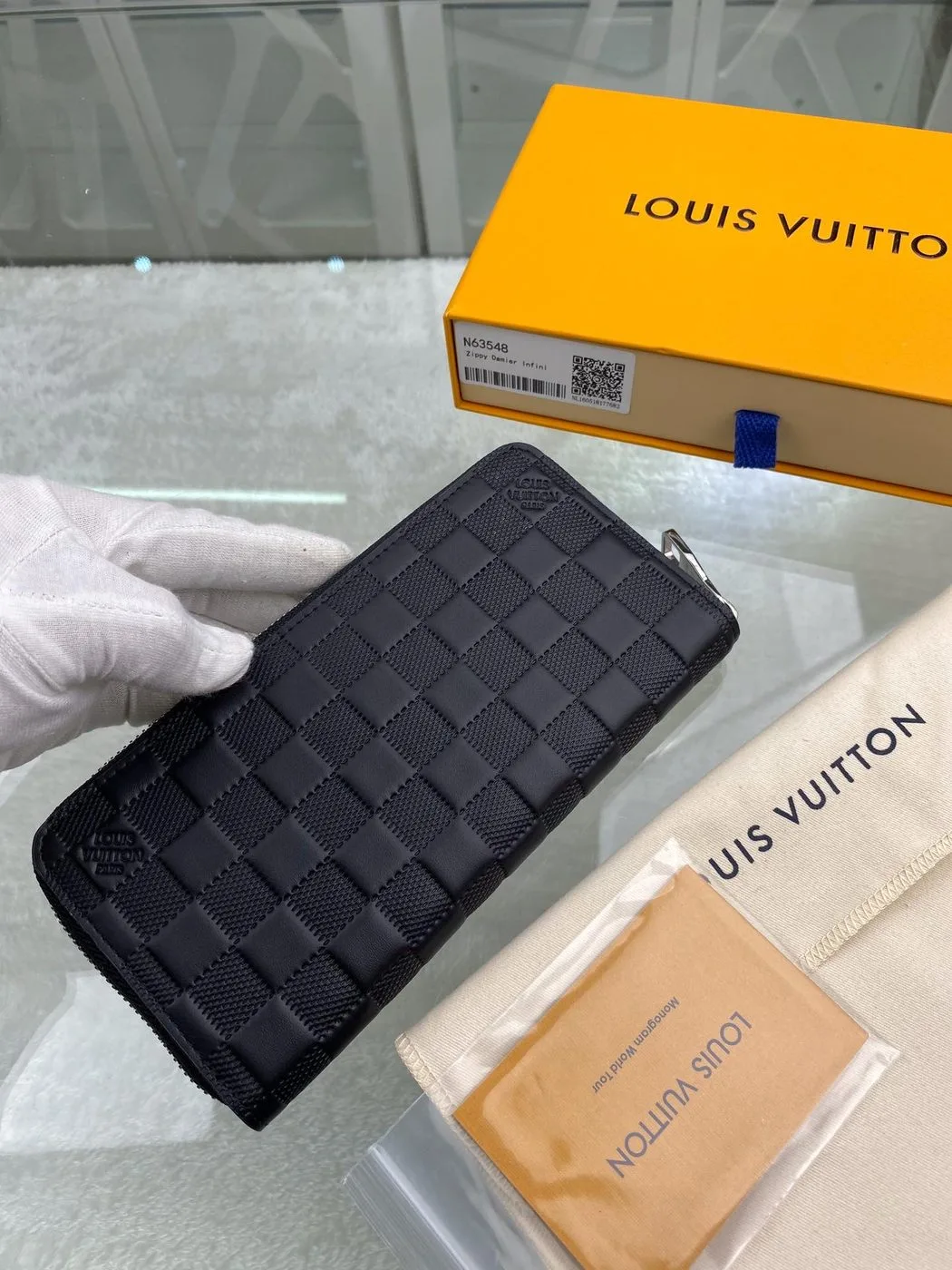 Alternative view of Louis Vuitton Zippy Wallet Vertical Damier Infini